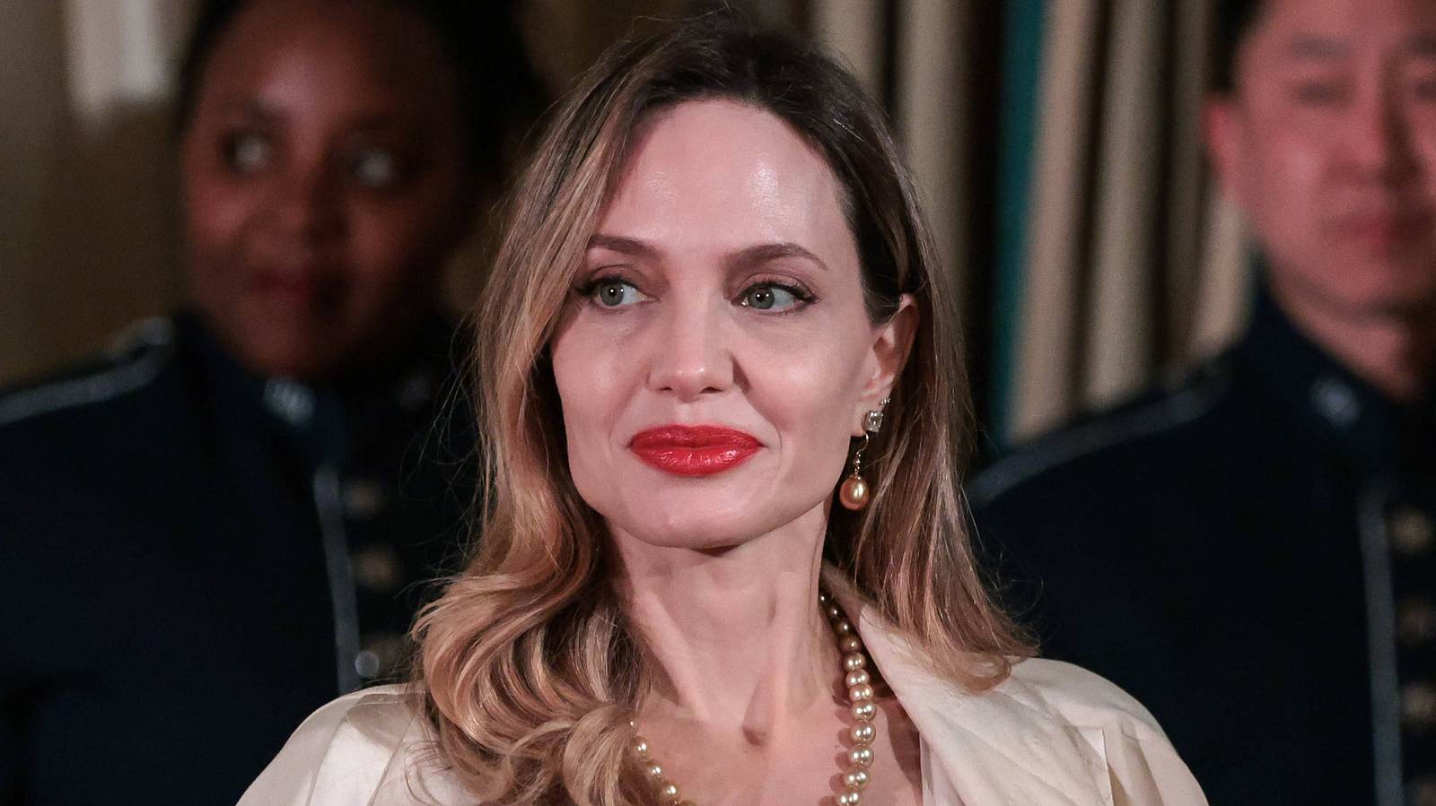 Angelina-Jolie-Traurige-Offenbarung-ueber-ihr-Seelenleben-InTouch.jpg