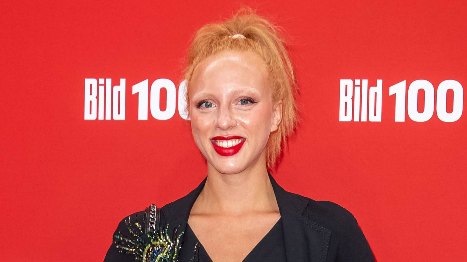 Anna-Ermakova-Grosse-Sensation-Und-ihre-Kritiker-gucken-in-die-Roehre-InTouch.jpg