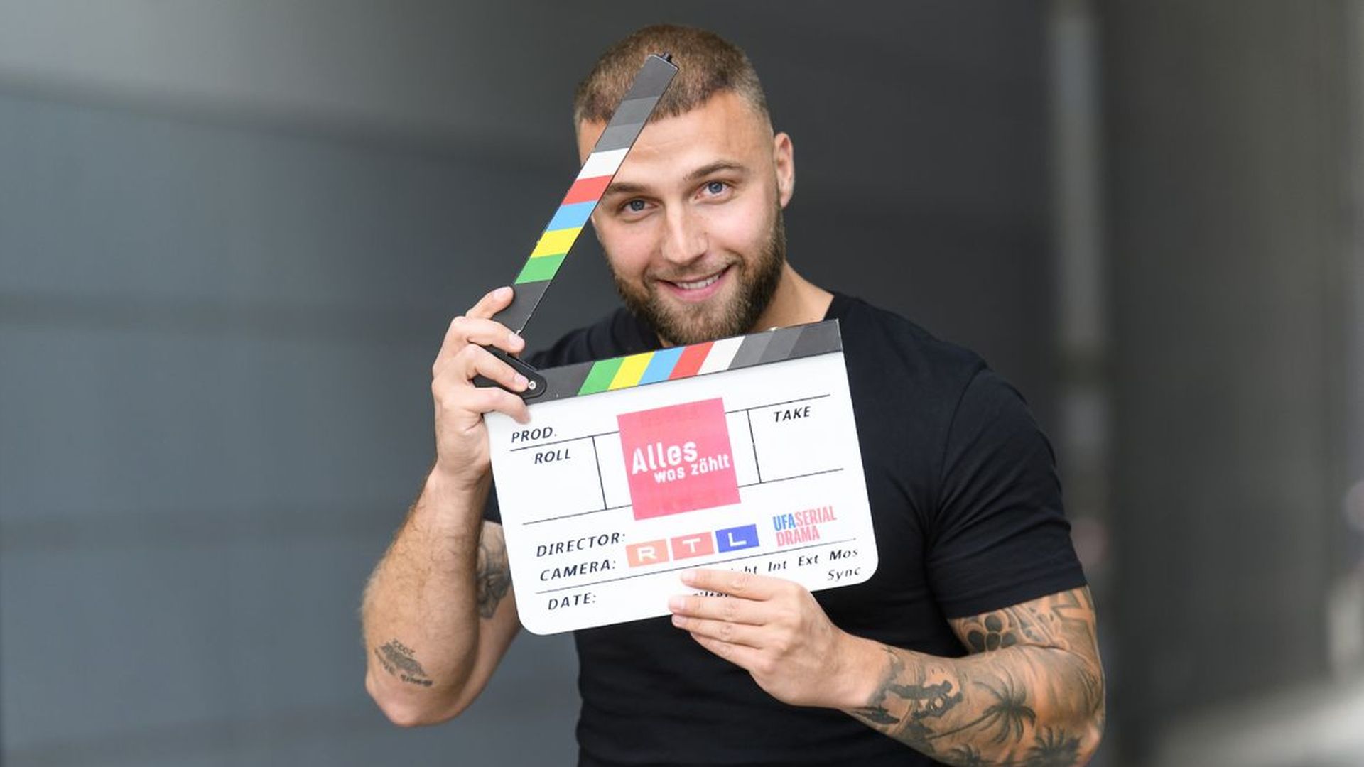 Dschungelkoenig-Filip-Pavlovic-faengt-bei-Alles-was-zaehlt-an.jpg