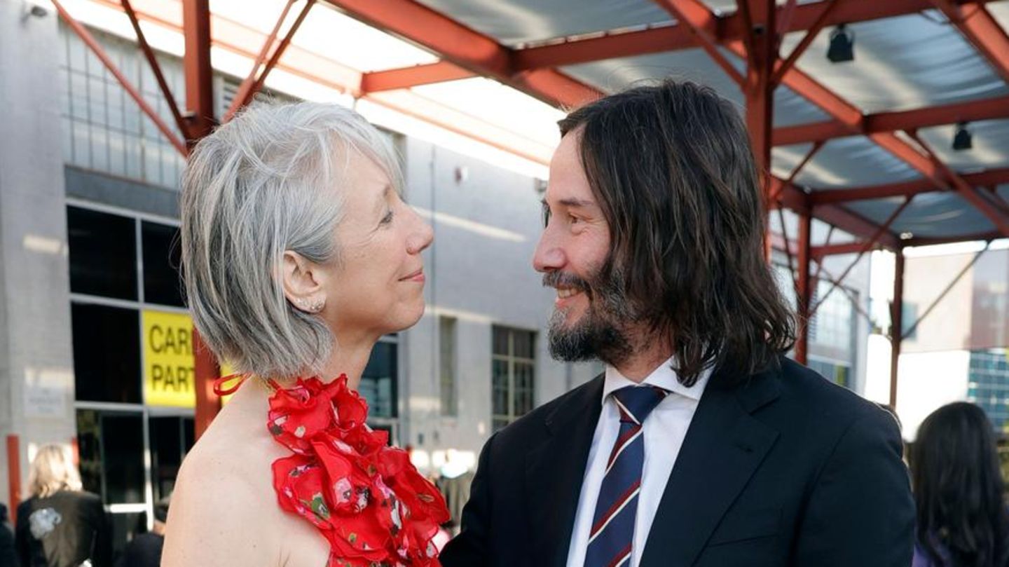 Eine-solche-Inspiration-fuer-mich-Alexandra-Grant-gewaehrt-Einblicke-in-ihre-Beziehung-mit-Keanu-Reeves.jpg