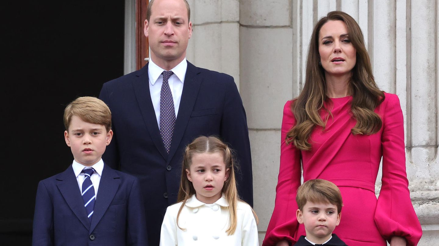 Heute-vor-1-Jahr-Ihre-schwerste-Aufgabe-So-erklaerte-Kate-ihren-Kindern-den-Tod-der-Queen.jpg