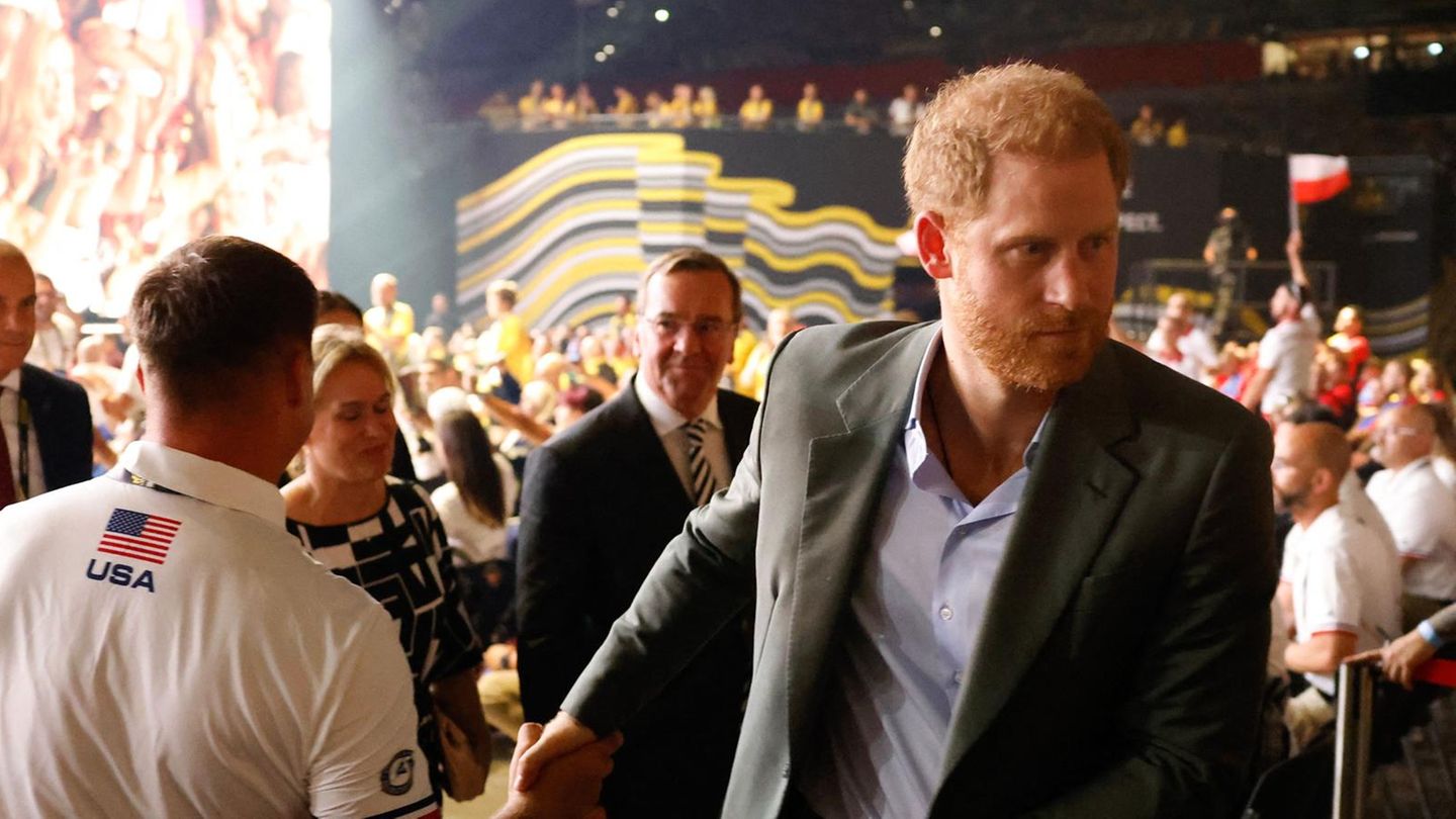 Invictus-Games-2023-Erwischt-Video-zeigt-wie-Prinz-Harry-sich-davonschleicht.jpg