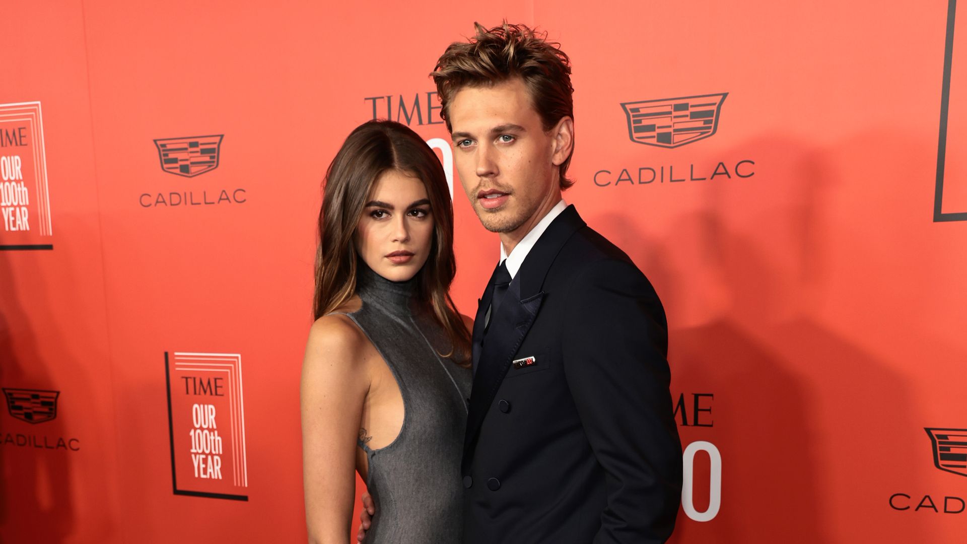 Laessig-Austin-Butler-und-Kaia-Gerber-gehen-zusammen-bowlen.jpg