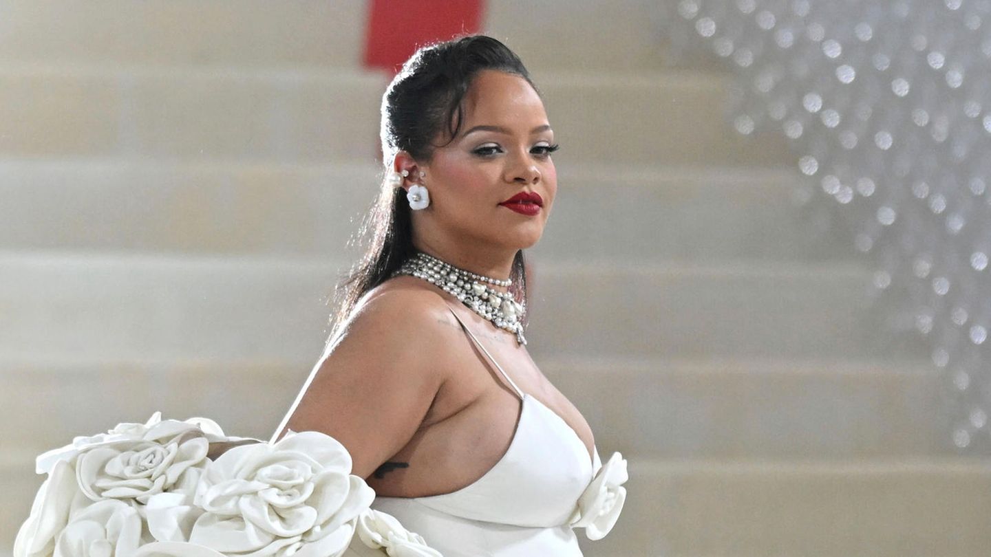 Rihanna-Endlich-zeigt-sie-Baby-Riot-Rose.jpg
