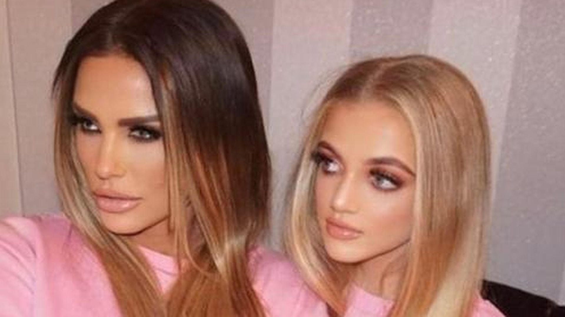 Rosa-Partnerlook-Katie-Price-und-Tochter-Princess-auf-Event.jpg
