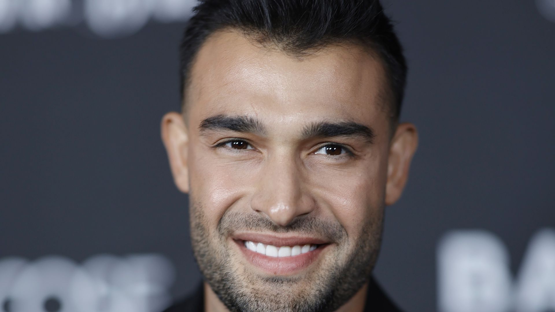 Waehrend-Britney-mit-Messern-tanzt-Sam-Asghari-in-Flirtlaune.jpg