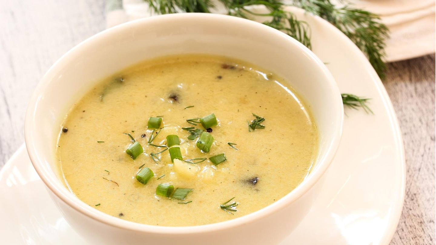 Wochenend-Blitz-Rezept-mit-nur-3-Zutaten-So-einfach-gelingt-diese-Kartoffelsuppe.jpg