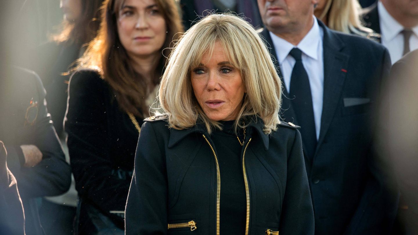Brigitte-Macron-traegt-zwei-Eheringe-–-das-ist-der-traurige-Grund.jpg