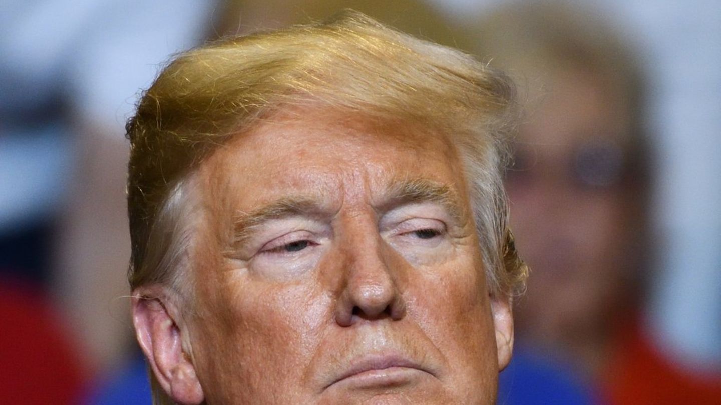 Er-steht-nicht-mehr-auf-der-Forbes-Liste.jpg