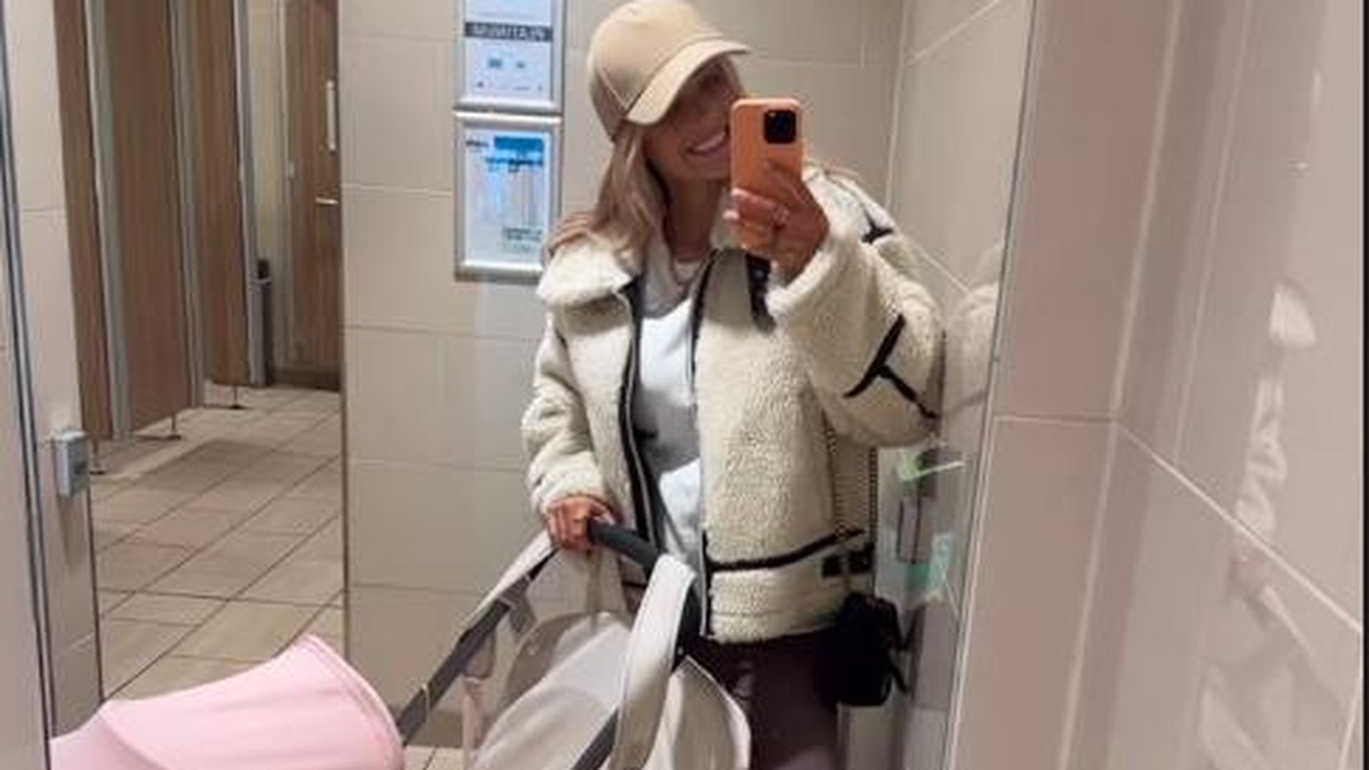 Erster-Flug-Laura-Anderson-gibt-Einblick-in-Mama-Alltag.jpg