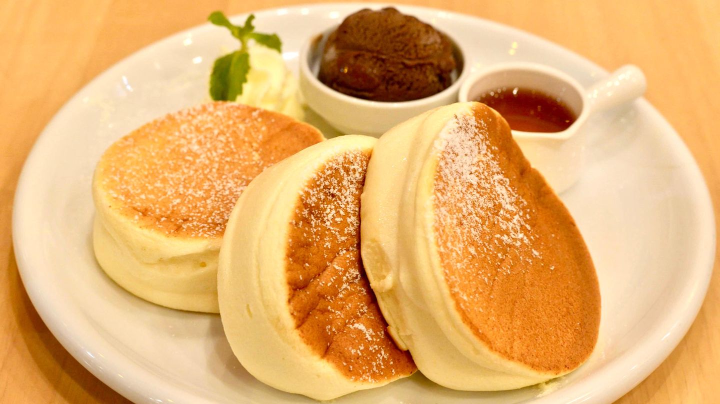 Trend-Rezept-Fluffige-Souffle-Pancakes-aus-Japan-–-blitzschnell-fertig.jpg