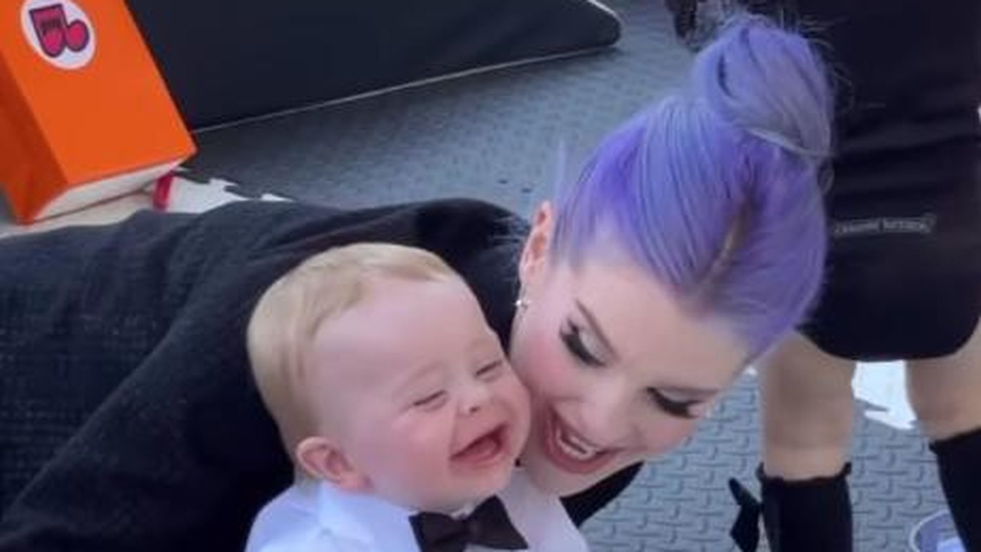 Erster-Geburtstag-Kelly-Osbournes-Sohn-mag-es-gruselig.jpg
