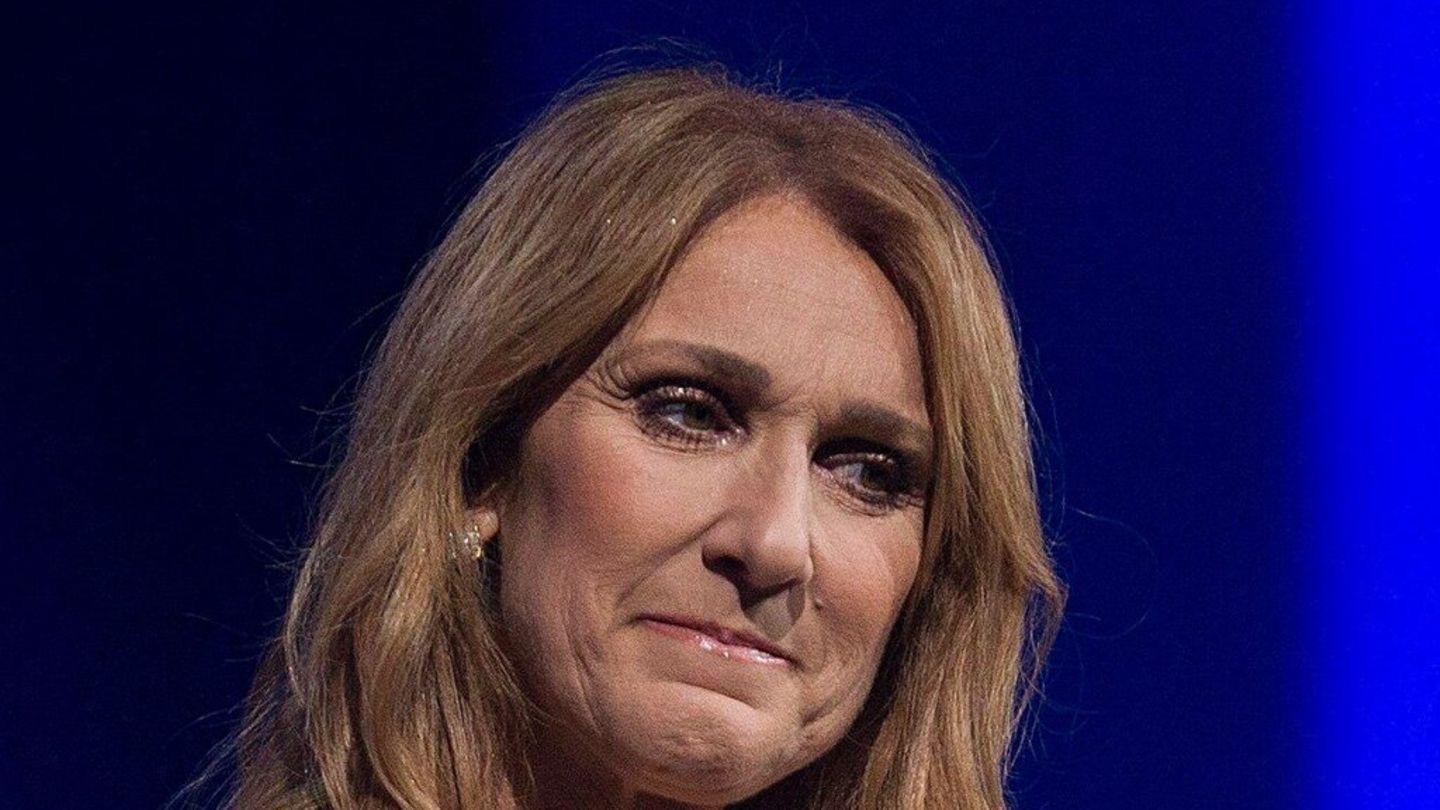 Sie-singt-bei-erstem-oeffentlichem-Auftritt.jpg