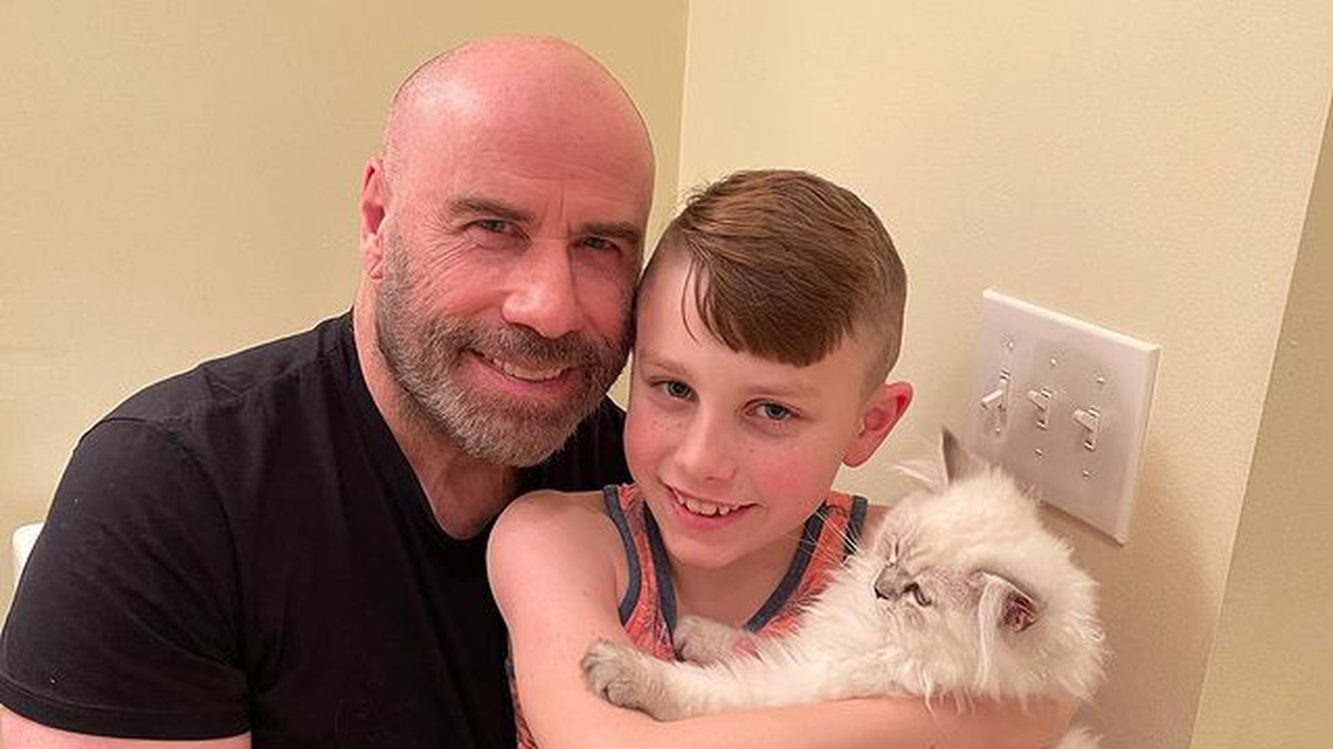 So-suess-gratuliert-John-Travolta-seinem-Sohn-zum-Geburtstag.jpg
