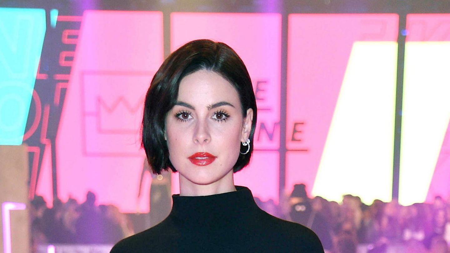Lena-Meyer-Landrut-Liege-so-flach-Beunruhigender-Post-aus-der-Notaufnahme.jpg