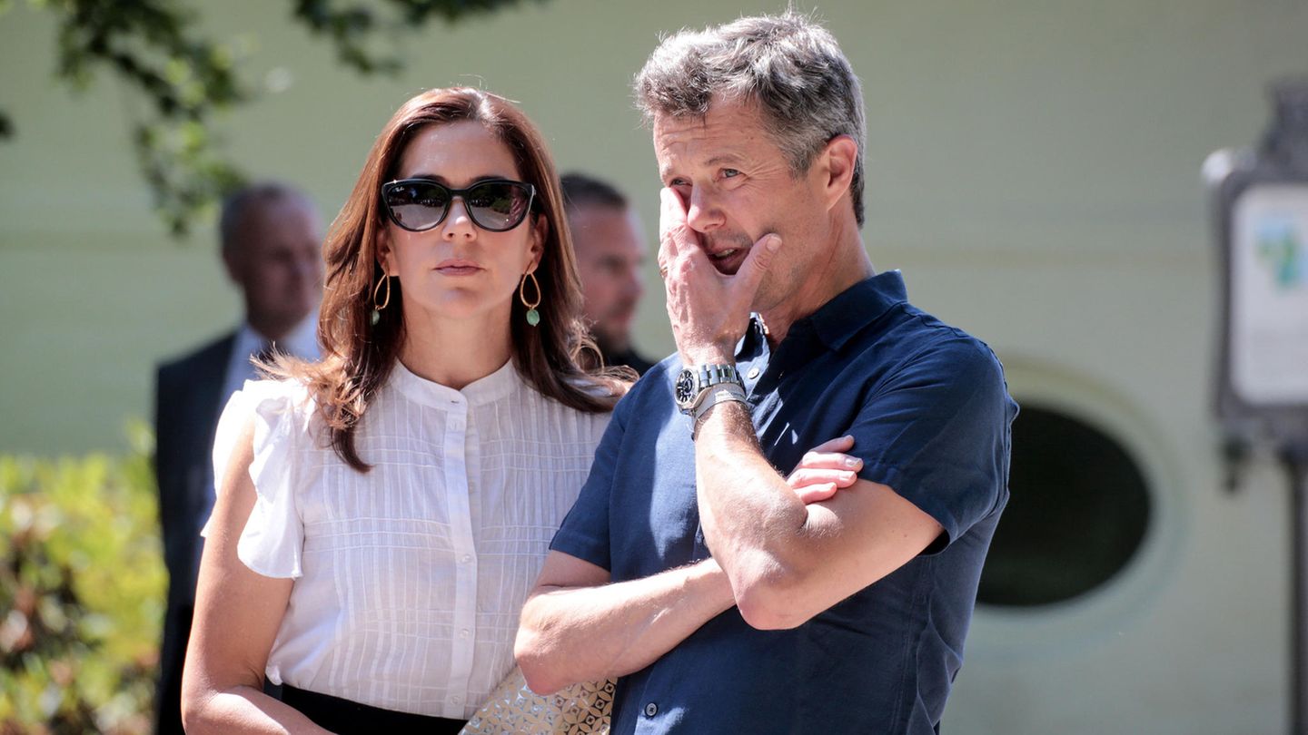 Prinz-Frederik-Gesichtet-Im-Urlaub-macht-er-mit-Mary-gute-Miene-zum-boesen-Spiel.jpg