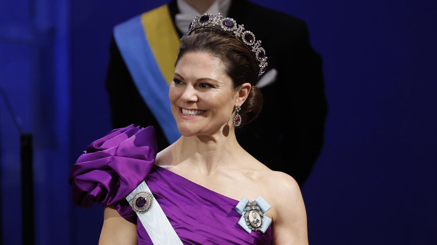 Prinzessin-Victoria-Sofia-von-Schweden-Die-ueberraschenden-Glamour-Looks-der-Nobelpreisgala.jpg