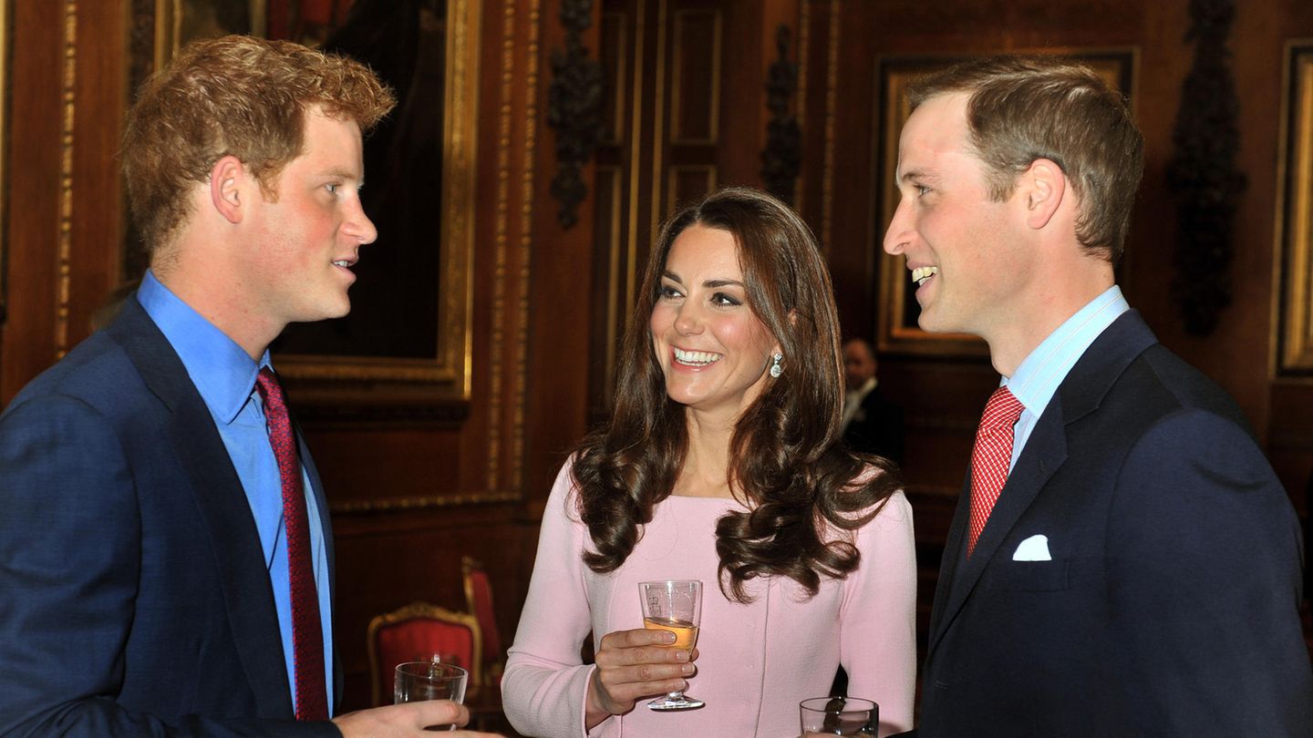 Skandalautor-Omid-Scobie-packt-ueber-gemeinsame-Clubnaechte-mit-Harry-Kate-und-William-aus.jpg