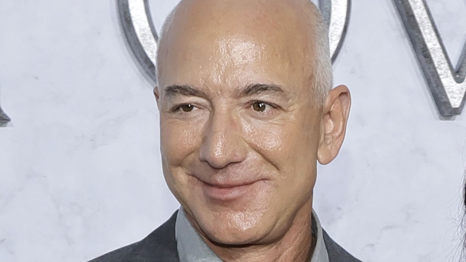 Zu-gross-Jeff-Bezos-kann-nicht-im-Hafen-von-Florida-anlegen.jpg